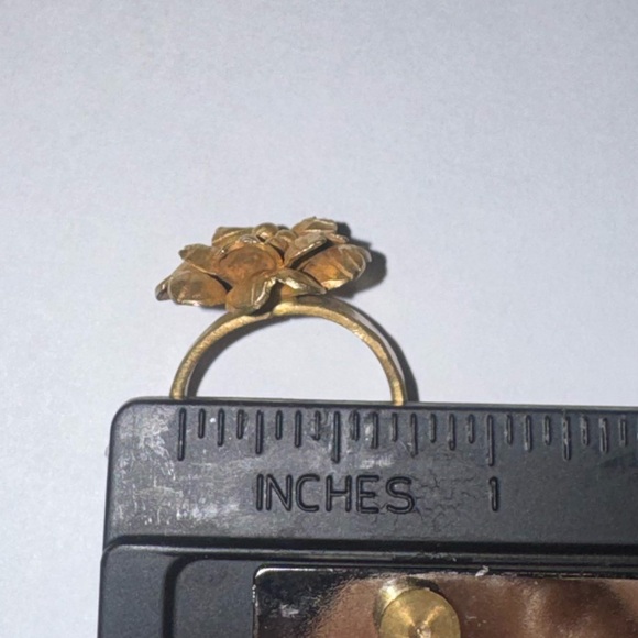 Gold Vintage Flower Ring - Picture 5 of 5